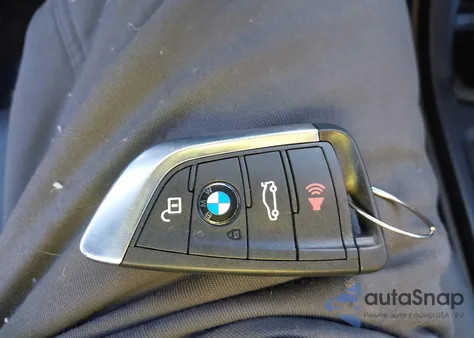 2018 BMW X1 xDrive28I из США, поврежденный, VIN WBXHT3C35J5L34663